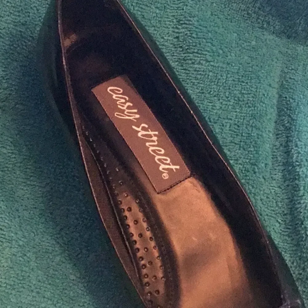 Career shoe by EASY STREET in size 11M with slight heel in black